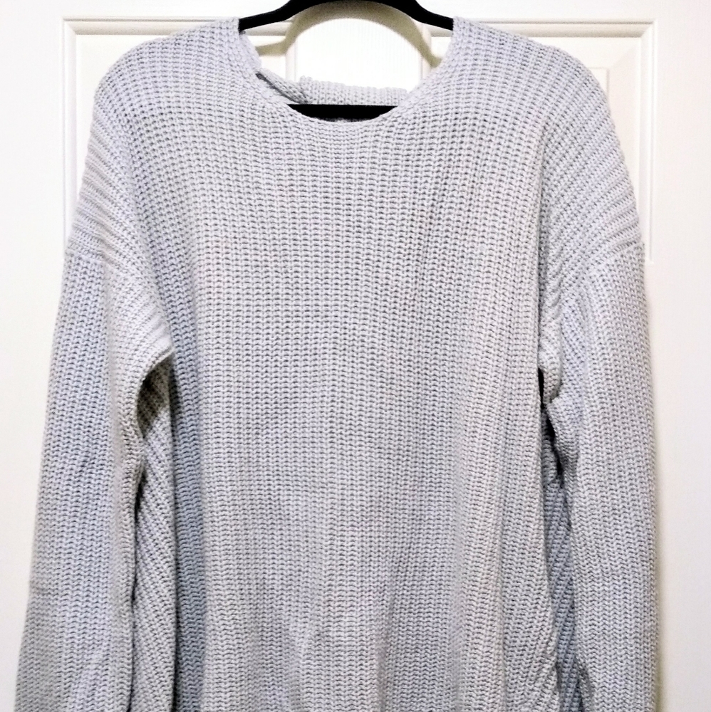 ✨ HOST PICK ✨ Open-Back, Twist Sweater - Picture 3 of 16